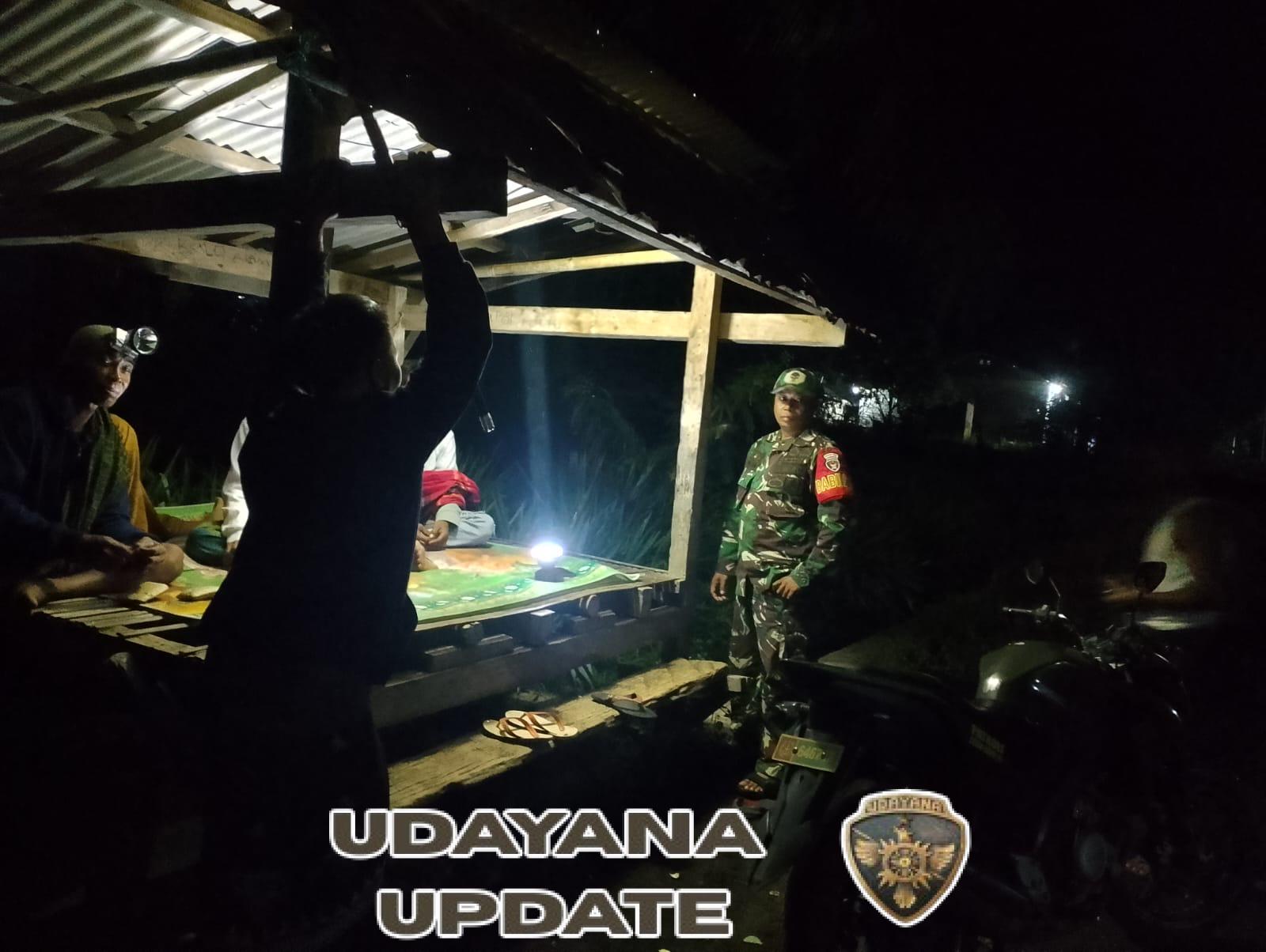 Babinsa Kadindi Atas Pantau Ronda Malam, Ajak Warga Tingkatkan Kewaspadaan