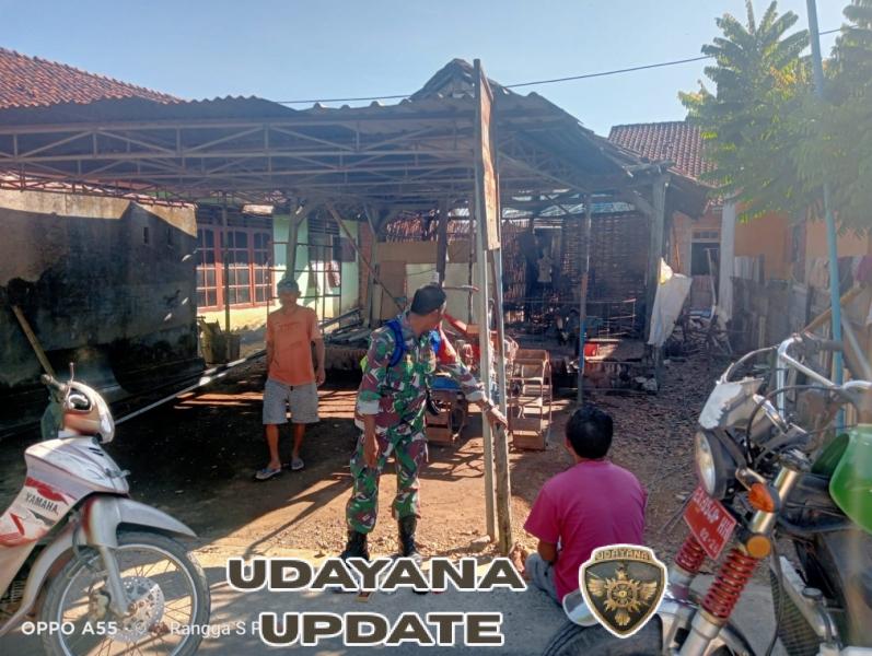 Babinsa Beru Laksanakan Patroli Wilayah dan Komsos untuk Jaga Kondusivitas Desa