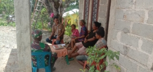 Tokoh Adat Saenam Dukung Imbauan Babinsa untuk Jaga Kebersihan dan Kesehatan