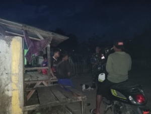 Babinsa Bakajaya Bersama Karang Taruna Gelar Ronda Malam di Dusun Rasanae Utara