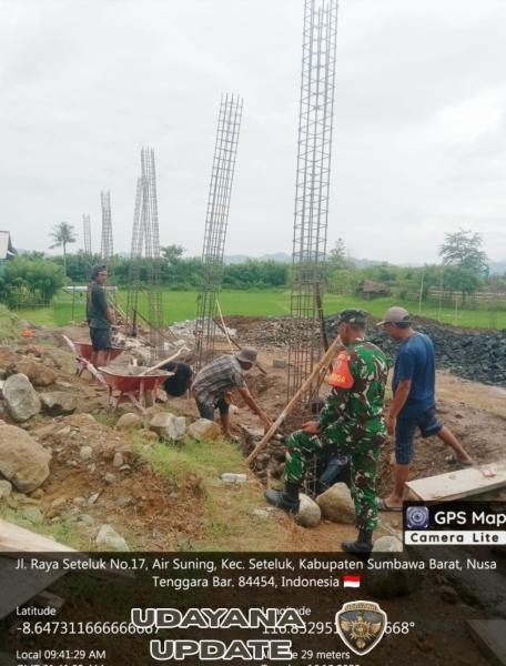 Babinsa Desa Air Suning Dampingi Pembangunan KDKMP di Kecamatan Seteluk