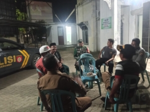 Anggota Koramil 1628-05/Jereweh Gelar Patroli Malam Jaga Kamtibmas