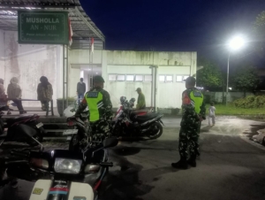Dua Regu Anggota Koramil Lakukan Patroli Ke tiga Desa Di Kecamatan Pujut