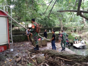 Posramil Madapangga Salurkan Bantuan Air Bersih untuk Gereja Katolik St. Yohanes Marina Vianey
