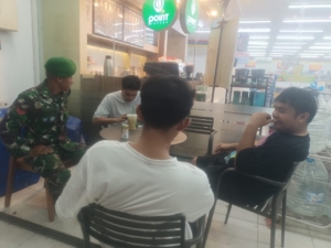 Patroli Malam Piket Koramil 1628-01/Taliwang Tingkatkan Keamanan Warga