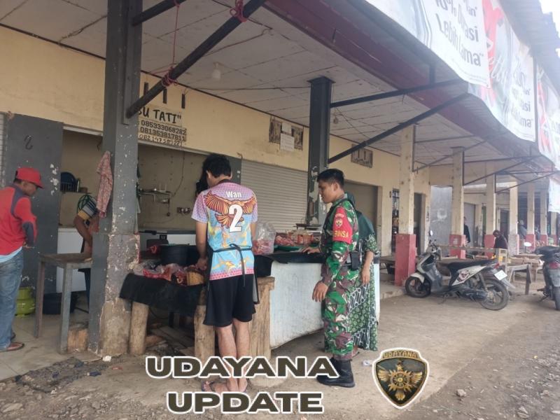 Babinsa Koramil Seteluk Pantau Harga Bahan Pokok Jelang Tahun Baru