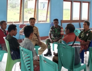 Hadapi Cuaca Ekstrem, Babinsa Luniup Sampaikan Arahan Penting kepada Warga