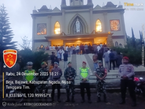 Babinsa Koramil 1625-01/Bajawa Amankan Misa Malam Natal di Gereja Paroki Maria Ratu Semesta Alam Langa