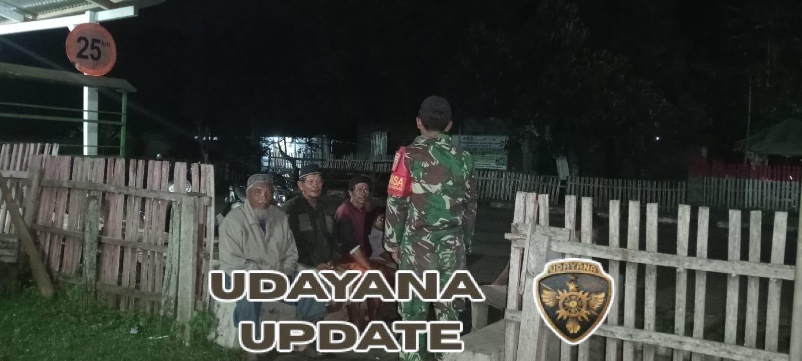 Babinsa Manggelewa Intensifkan Kongkow dan Patroli Malam Jaga Kondusivitas Desa Banggo
