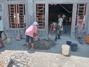 Kopda Robi Naisau Bersama Warga Bangun Rumah Ibadah, Harmoni TNI–Rakyat Terpancar