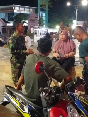 Patroli Malam Babinsa Koramil Taliwang, Wujudkan Keamanan dan Ketertiban Warga