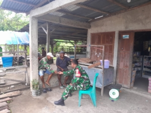 Babinsa Koramil 1602-04/Maurole Laksanakan Komsos dan Pamwil di Desa Niopanda