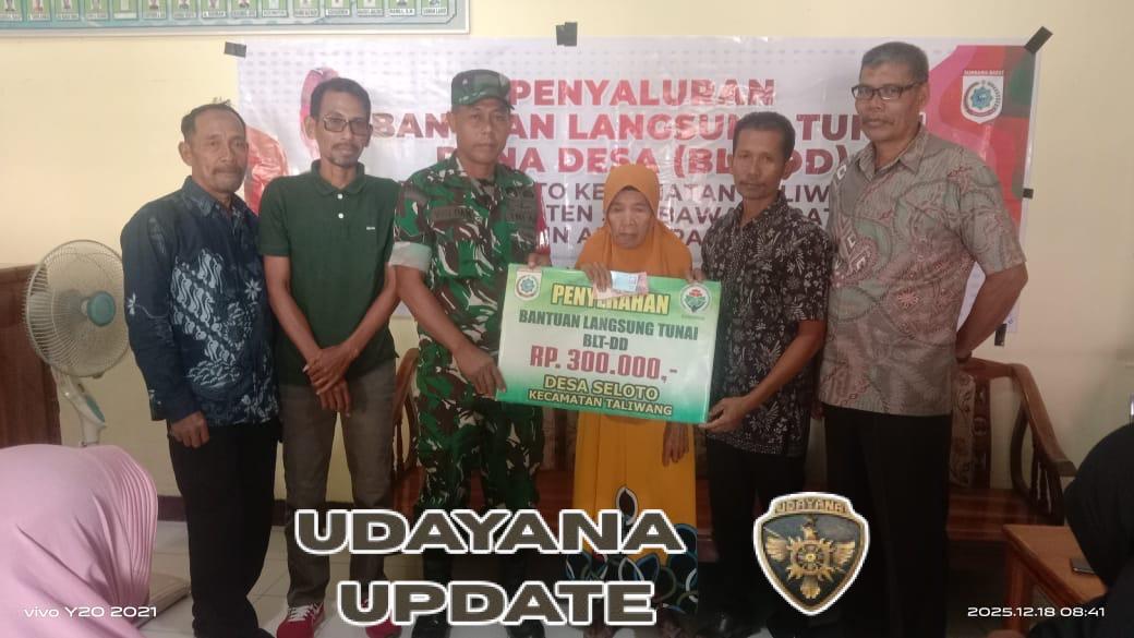 Babinsa Koramil Taliwang Dampingi Penyaluran BLT Dana Desa di Seloto