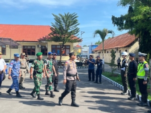 Kasdim 1601/Sumba Timur Menghadiri Apel Gelar Pasukan Operasi Lilin Turangga 2025