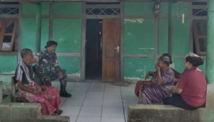 Warga Desa Sekon Antusias Ikuti Komsos Babinsa Tentang Dampak Media dan Pergaulan Bebas