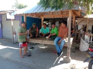 Babinsa Hu’u Ajak Warga dan Aparat Desa Atasi Masalah Ternak di Sawah