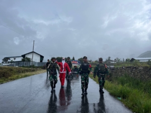 Mobil Natal Satgas Yonif 743 Jadi Ikon Sukacita Natal Bawa Damai Dan Harapan  Di Papua