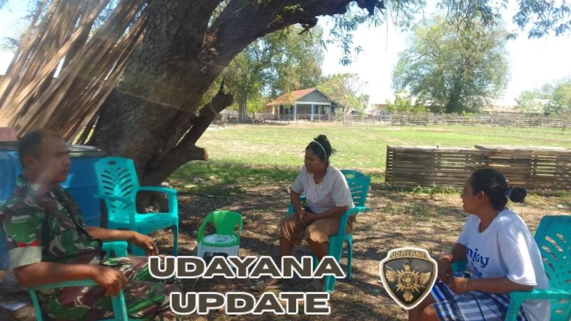 Koptu Kristianus A. Lalian Jalin Keakraban dengan Ibu-Ibu Desa Fafinesu B