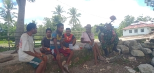Babinsa Desa Naku Pererat Sinergi dengan Masyarakat Lewat Komsos
