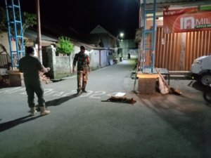 Pendampingan Pengendalian Rabies, Babinsa Koramil Jereweh Turun Bersama Tim Gabungan Eliminasi Anjing Liar di Desa Beru.