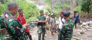 Dandim 1615/Lombok Timur Tinjau Pembangunan Jembatan Gantung Sungai Aik Lekok