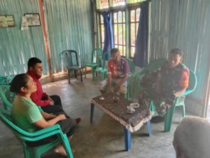 Jaga Lingkungan Tetap Aman, Babinsa Edukasi Warga Soal Drainase dan Kebersihan