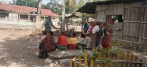 Babinsa Koramil 1618-05/Biut Laksanakan Komsos di Desa Naku, Sosialisasikan Rekrutmen TNI