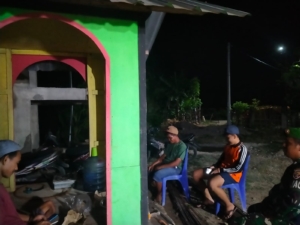 Patroli Malam Koramil 1628-05/Jereweh Tingkatkan Keamanan Wilayah