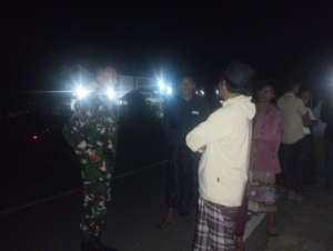 Babinsa Koramil 1615-10/Sembalun Laksanakan Patroli Malam, Imbau Warga Waspada Bencana