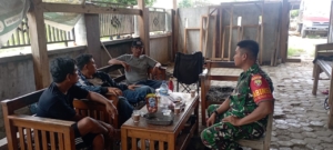 Babinsa Koramil 1628-01/Taliwang Laksanakan Komsos dan Monitoring Desa Binaan di Brang Rea