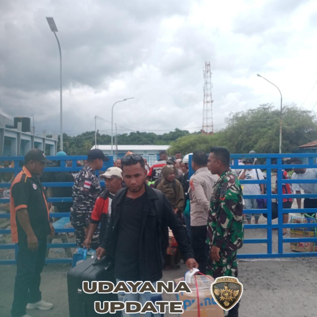 Babinsa Lewoleba Laksanakan PAM Fasum di Pelabuhan PELNI Saat KM Bukit Siguntang Sandar