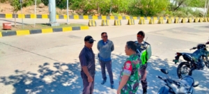 Babinsa Desa Kokarlian Amankan Aktivitas Pelabuhan Penyeberangan Poto Tano