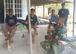 Pemantauan Wilayah Humanis, Babinsa Bangun Dialog Bersama Warga Desa Binaan