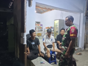 Babinsa Koramil Bolo Intensifkan Ronda Malam Jaga Keamanan dan Kesehatan Warga