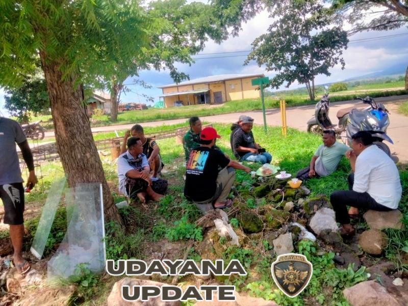 Babinsa Nusa Jaya Perkuat Kamtibmas Melalui Komsos dengan Warga