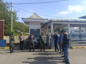 Apel Gabungan Posko Terpadu Nataru 2025–2026 Digelar di Pelabuhan Poto Tano