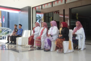 Ketua Persit KCK Cabang XXIX Kodim 1615/Lotim Hadiri Upacara Hari Ibu ke-97 di Lombok Timur