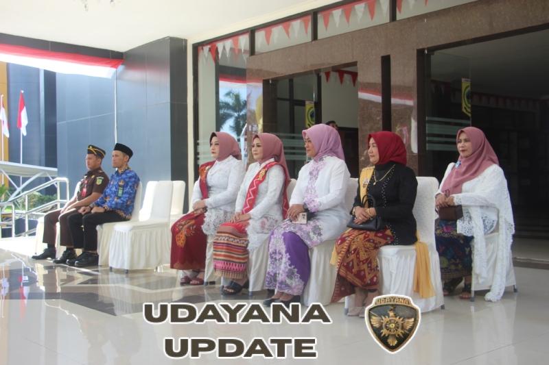 Ketua Persit KCK Cabang XXIX Kodim 1615/Lotim Hadiri Upacara Hari Ibu ke-97 di Lombok Timur