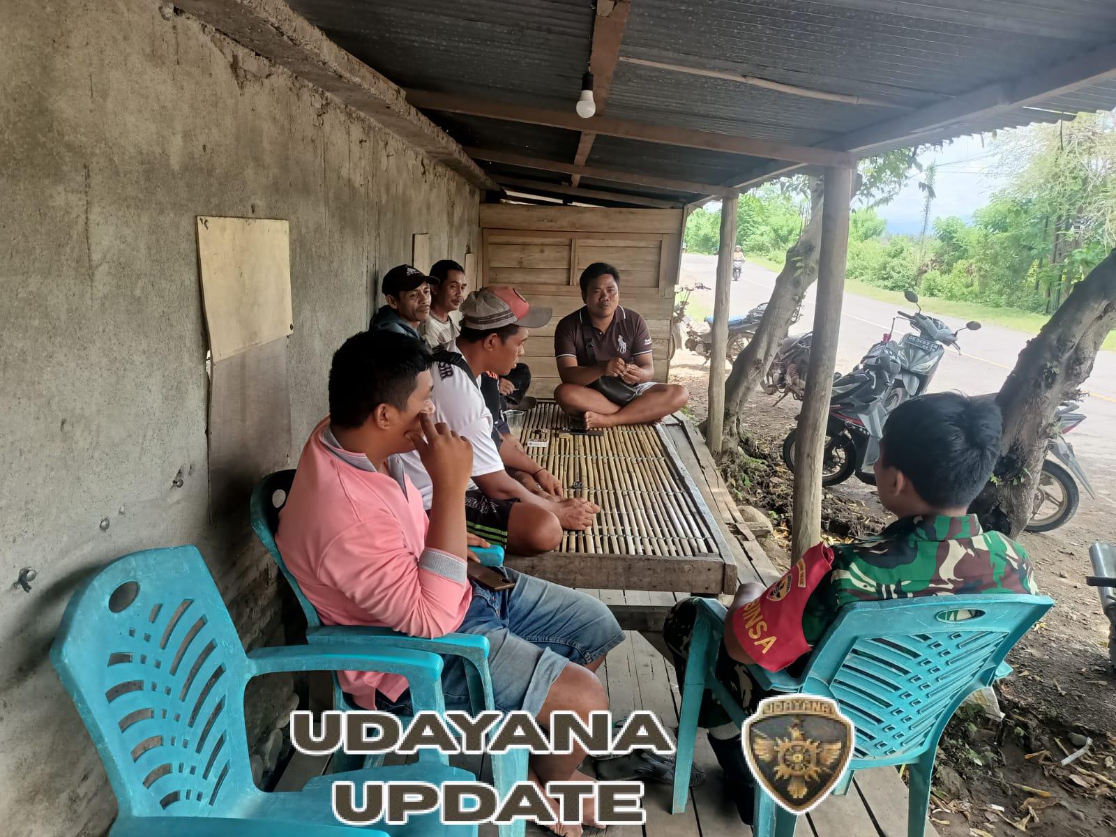 Babinsa Desa Persiapan Seteluk Rea Ajak Warga Jaga Lingkungan di Musim Hujan