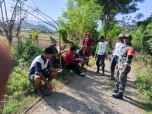 Gotong Royong Bersihkan Saluran Irigasi, Babinsa Goa Bersama Warga Jaga Kelancaran Pasokan Air Pertanian