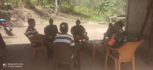 Babinsa Serka Densius Berno Laksanakan Pamwil dan Komsos di Dusun Serusipi