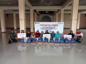 Babinsa Desa Perigi Hadiri Penyaluran Bantuan Sembako PT Pertamina Peduli untuk 150 Kepala Keluarga (KK)