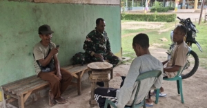 Komsos Babinsa di Kelaisi Timur Tekankan Keselamatan Kerja Pembangunan Koperasi