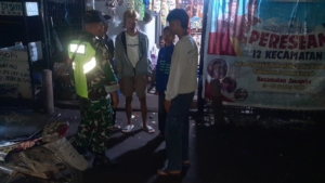 Babinsa Kodim Loteng Bersama Pokmas Kecamatan Praya Gelar Patroli pantau titik rawan