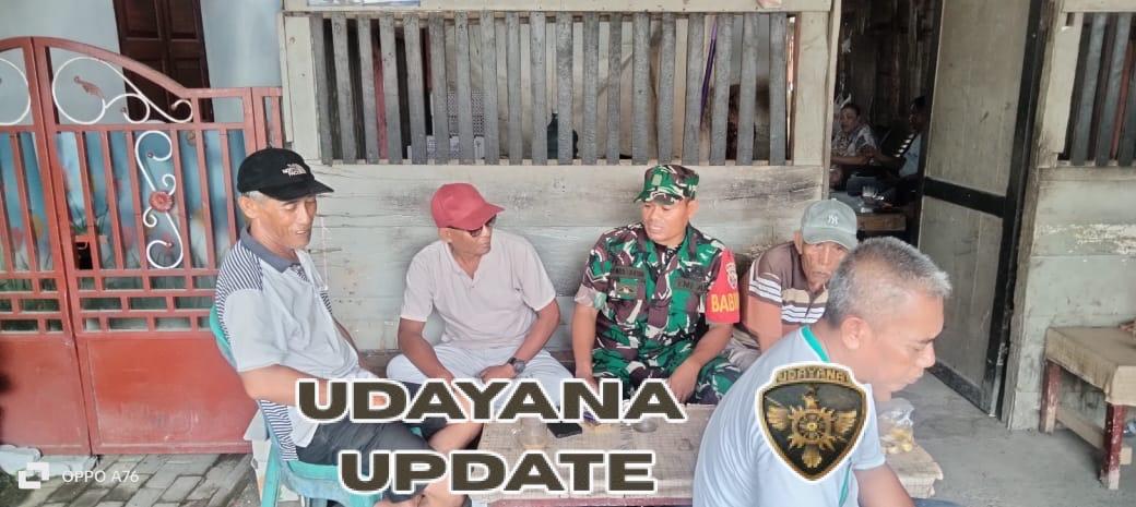 Babinsa Koramil 1628-01/Taliwang Laksanakan Komsos dengan Warga Kelurahan Dalam