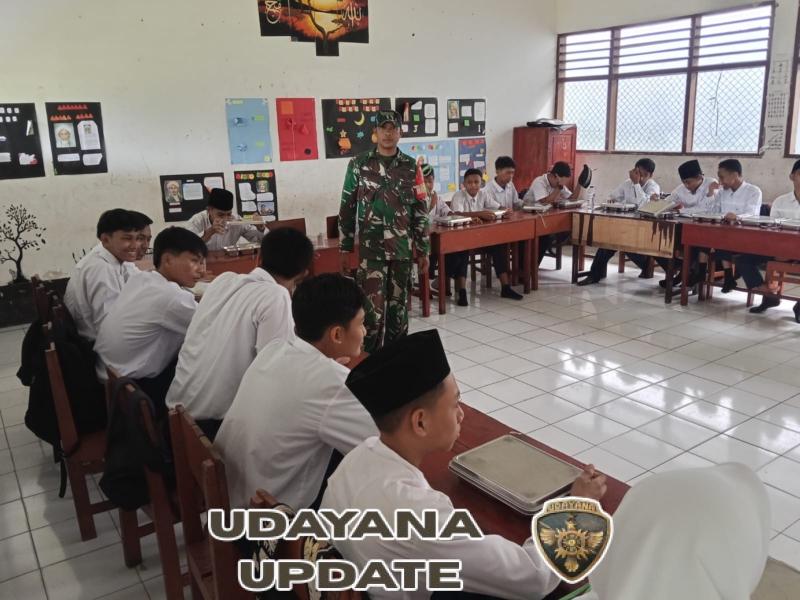 Babinsa Koramil Jereweh Dampingi Program Makan Bergizi Gratis di MTs Al-Qalam