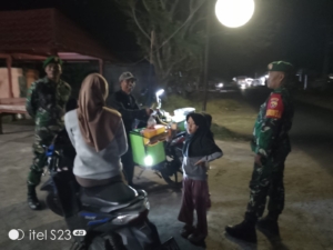 Babinsa Koramil 1615-03/Sambelia Laksanakan Patroli Malam di Desa Senanggalih