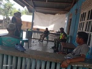 Perkuat Kamtibmas, Babinsa Kotabaru Aktif Pantau Wilayah dan Berinteraksi dengan Warga