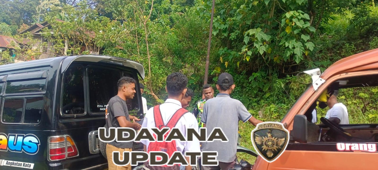 Perkuat Kemanunggalan TNI-Rakyat, Babinsa Ndona Aktif Berinteraksi dengan Warga