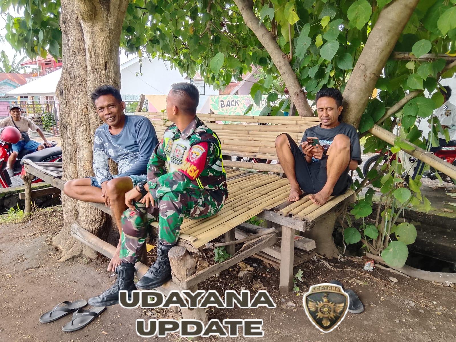 Perkuat Kamtibmas, Babinsa Wolowaru Aktif Berinteraksi dengan Warga Nakambara